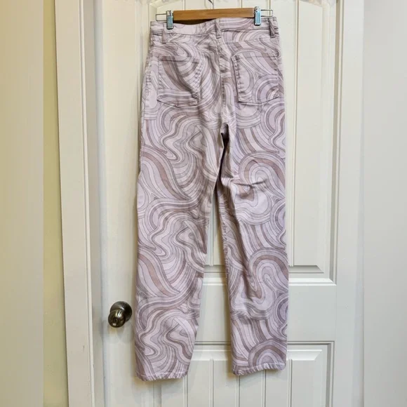 Aritzia Wilfred High Waisted Vera Twill Pant in Pink Soft Swirls. Size 6 - Picture 4 of 7